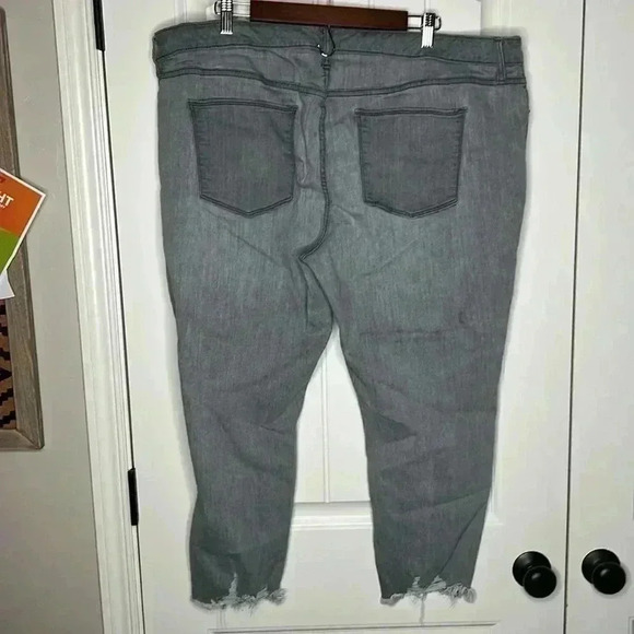 Universal Thread Jean capris - Picture 2 of 4